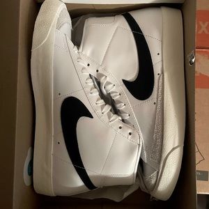 Nike Blazer mod 77 vintage white for sale.